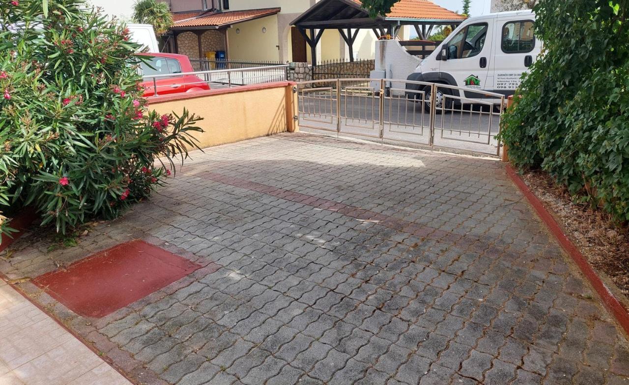 Apartman Nelamore - Krk Town, 300 Meters To The Beach Eksteriør billede